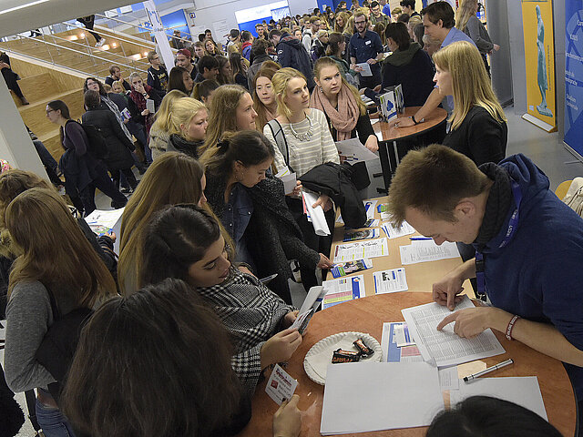 [Translate to English:] Impressionen von der Erstsemesterbegrüßung