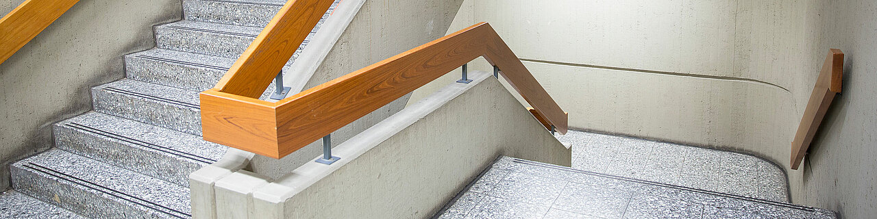 Ein Treppenhaus in der MUHS.